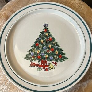 Vintage Christmas Tree Dinner Plates. Brand Nee. Size 10.5 Inches. Set of 3.